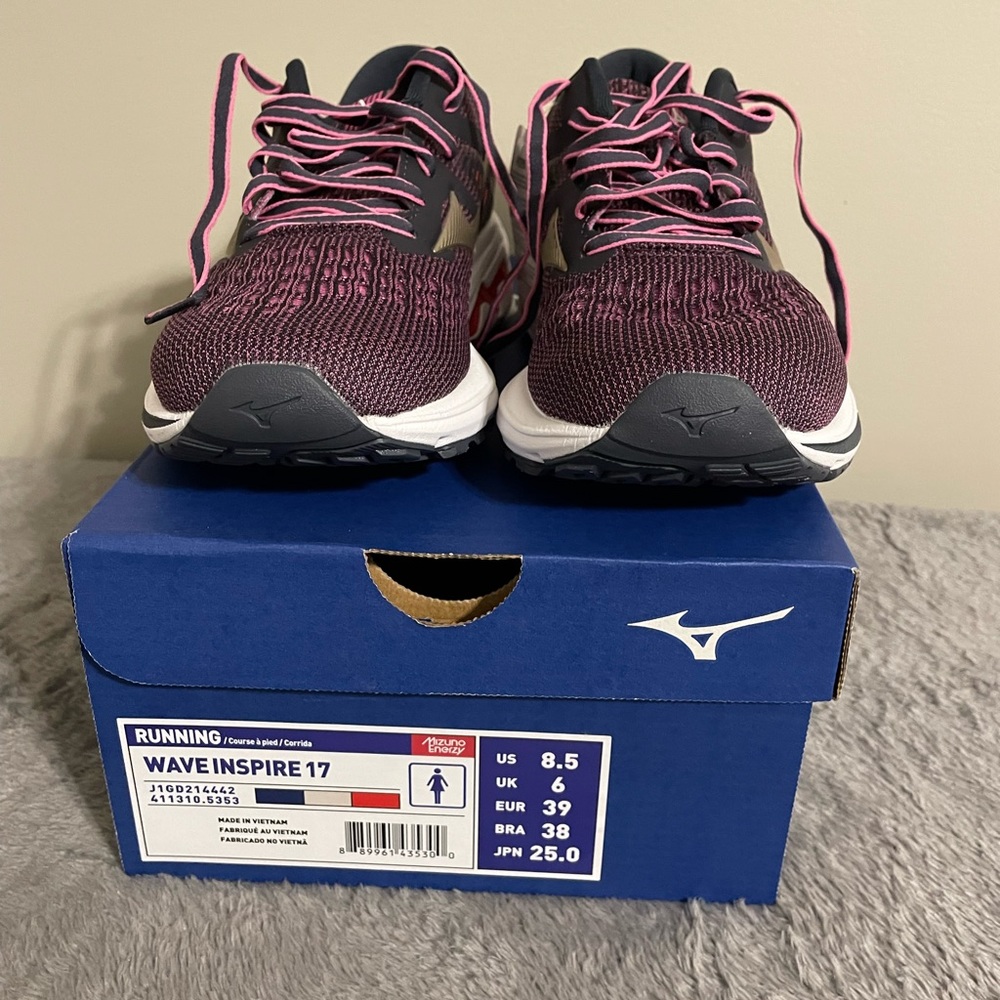 Mizuno Women’s Wave Inspire 17 Size 8.5